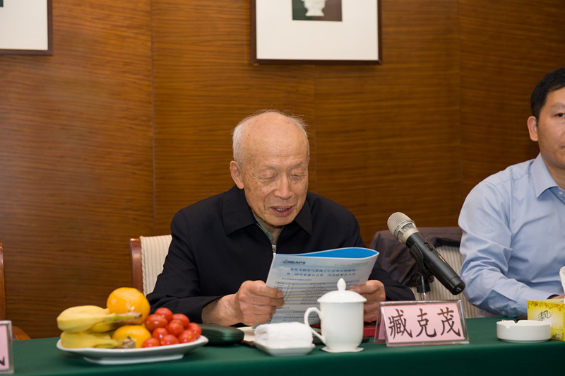 sc_311426_072052.jpg 5 学术委员会主任臧克茂院士主持会议_副本.jpg